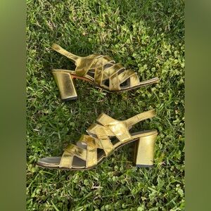 70s Vintage Gold Strappy Sandals w block Heels 8A